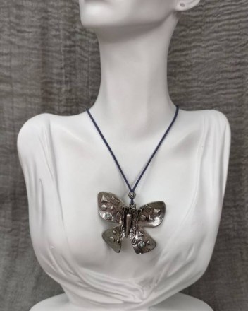 4  α  κολιε πεταλουδα (1)